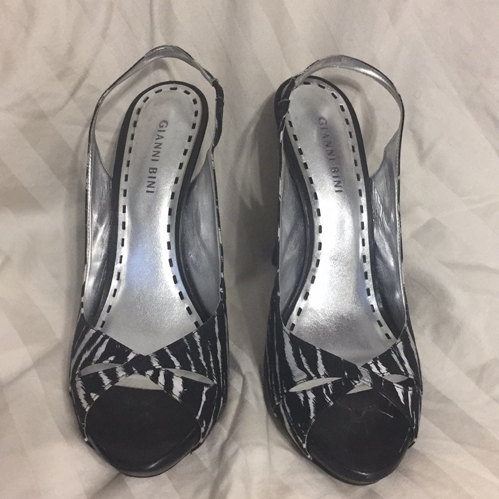 Gianni Bini peep toe heels